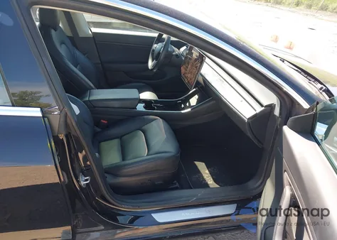 2018 Tesla Model 3 Long Range/Mid Range из США, поврежденный, VIN 5YJ3E1EA8JF152214